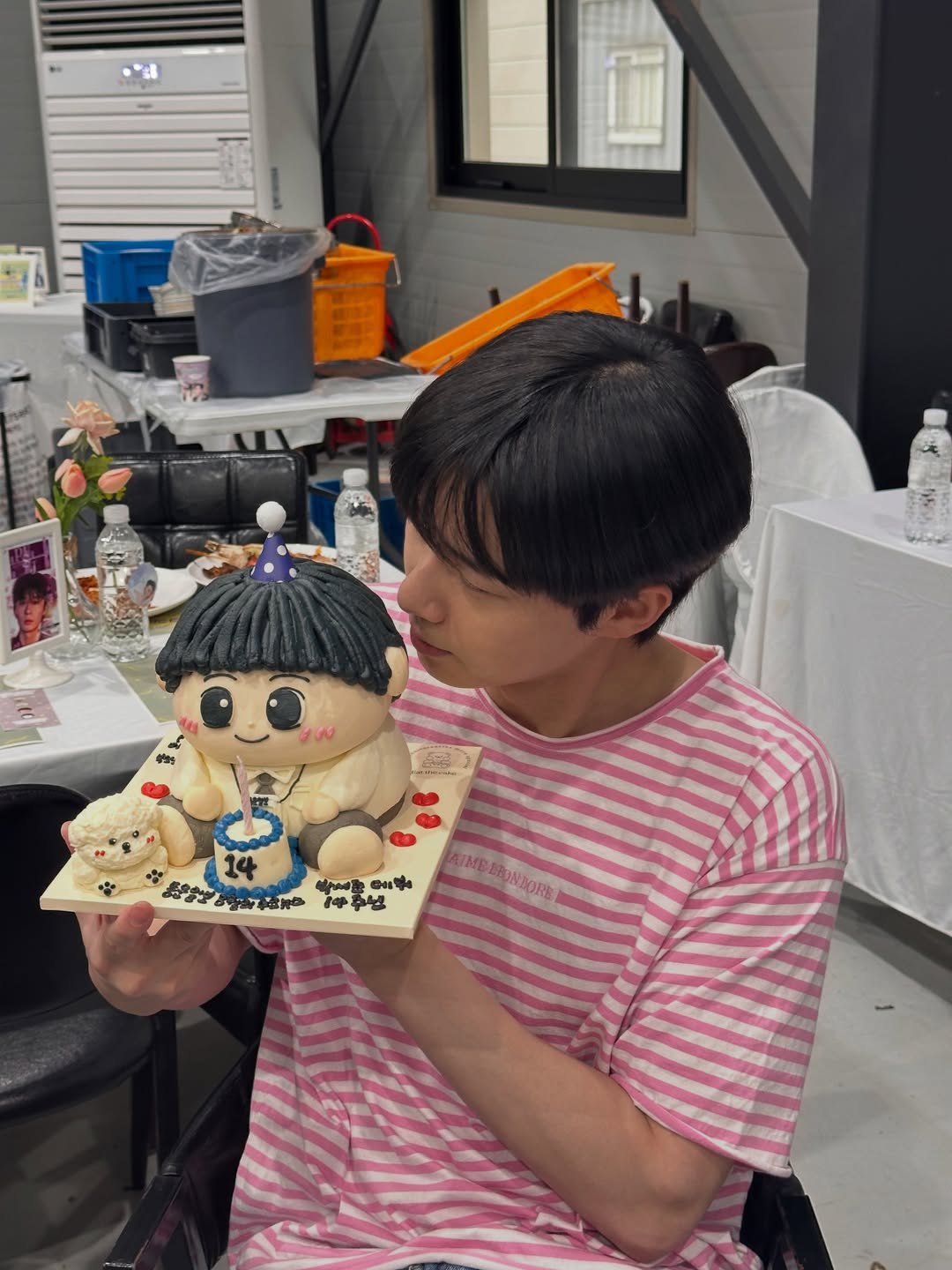 A moment captured by a fan of Park Seojoon