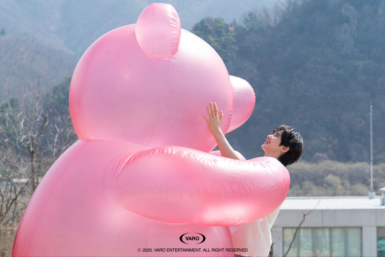 Behind-the-scenes cut of Byeon Wooseok