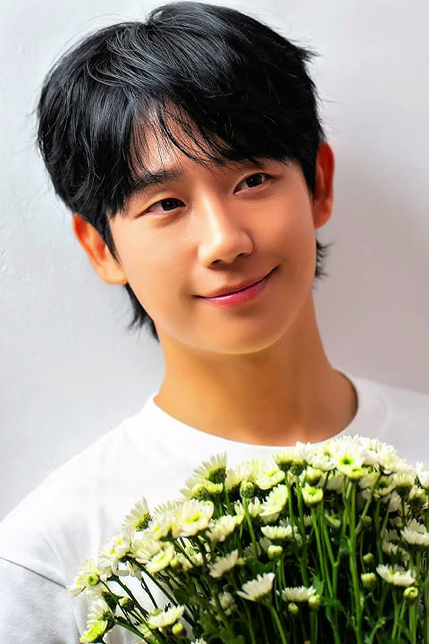 Behind-the-scenes cut of Jung Haein