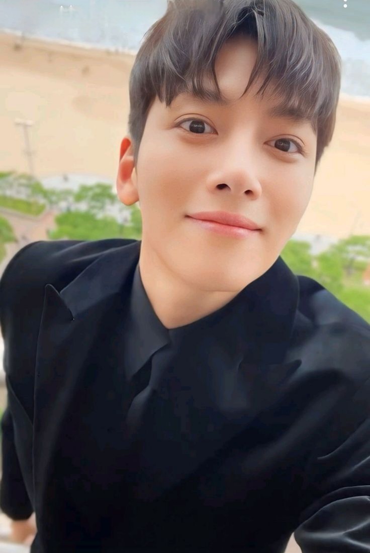 Behind-the-scenes cut of Ji Changwook