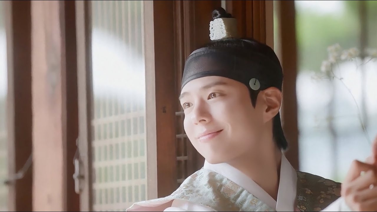 Recent activity shot of Park Bogum