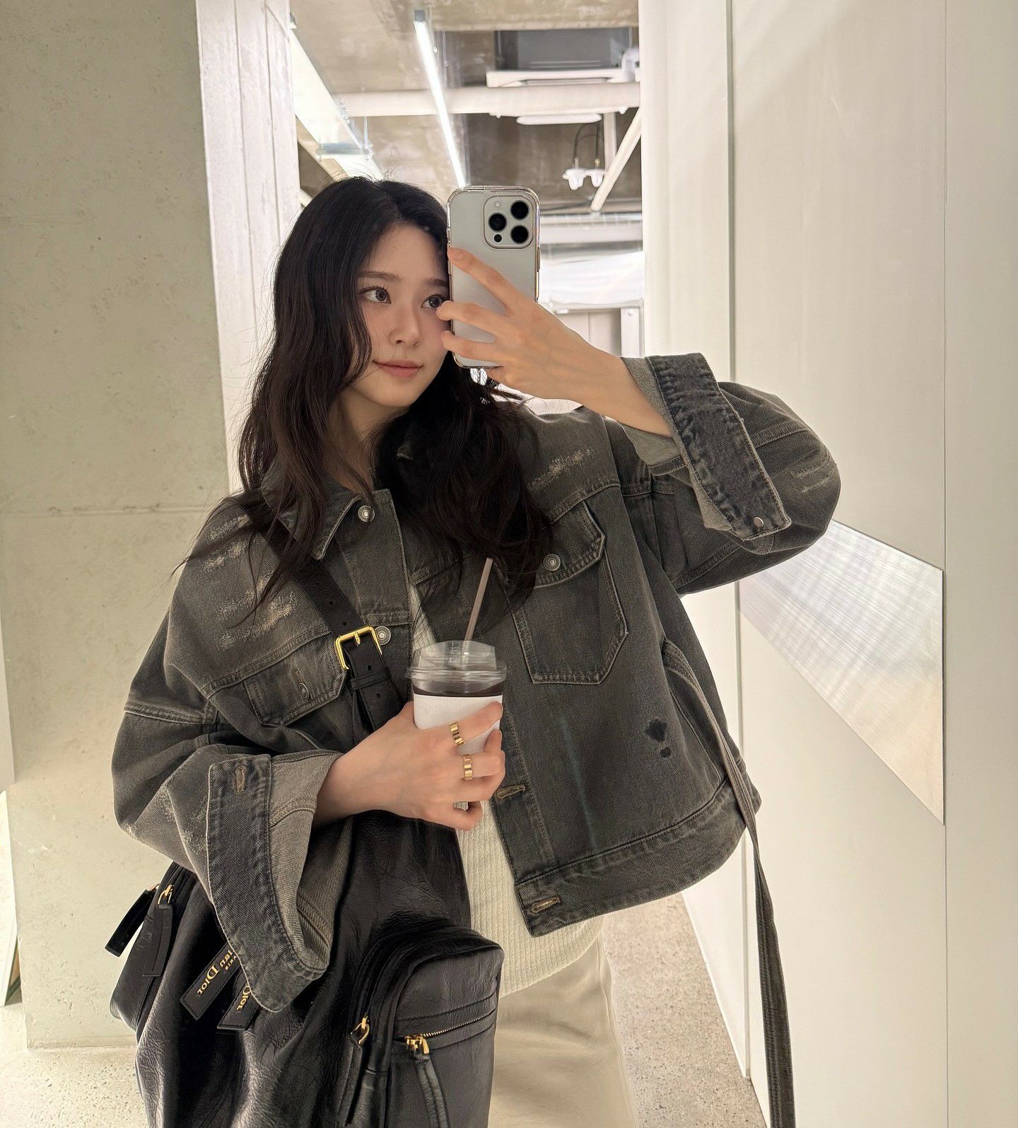 Behind-the-scenes cut of Kim Minju