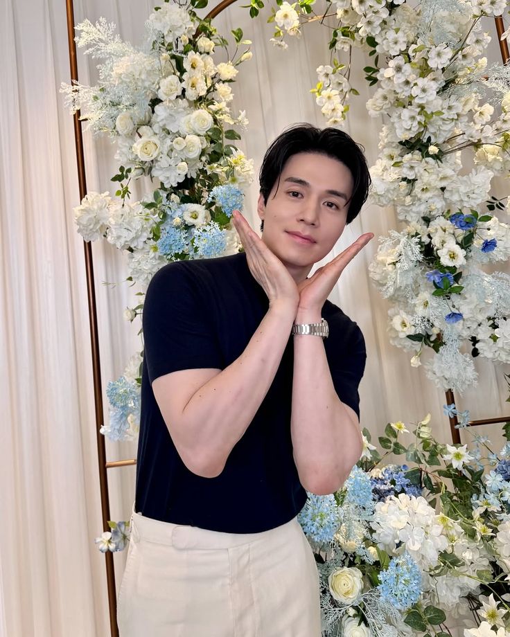 A moment captured by a fan of Lee Dongwook