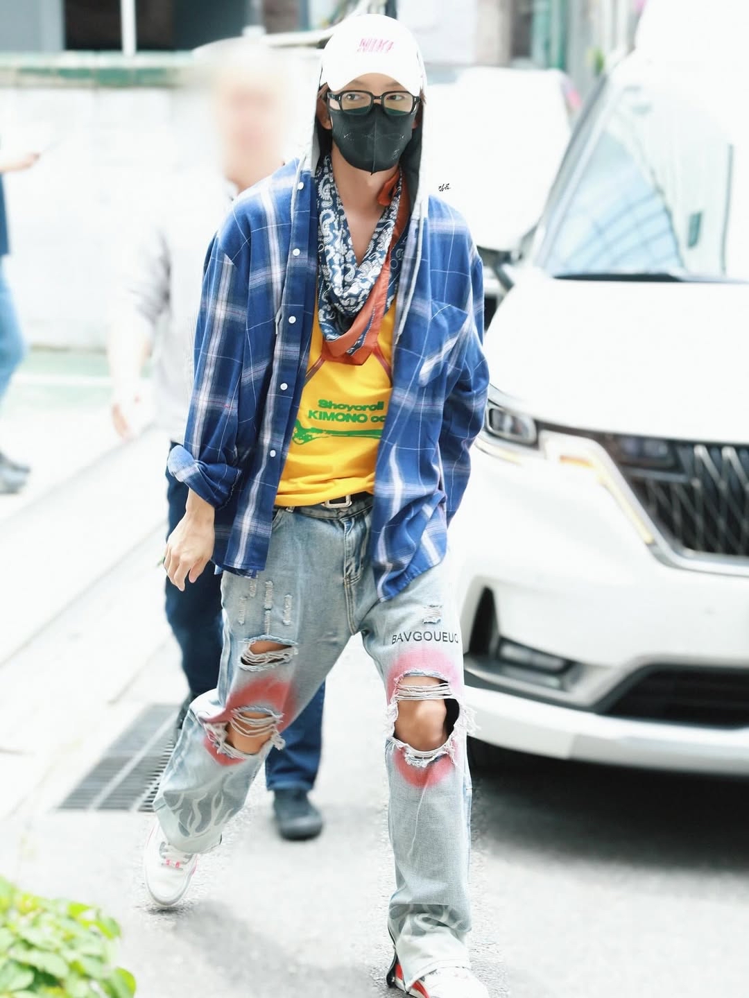 Behind-the-scenes cut of Lee Joongi