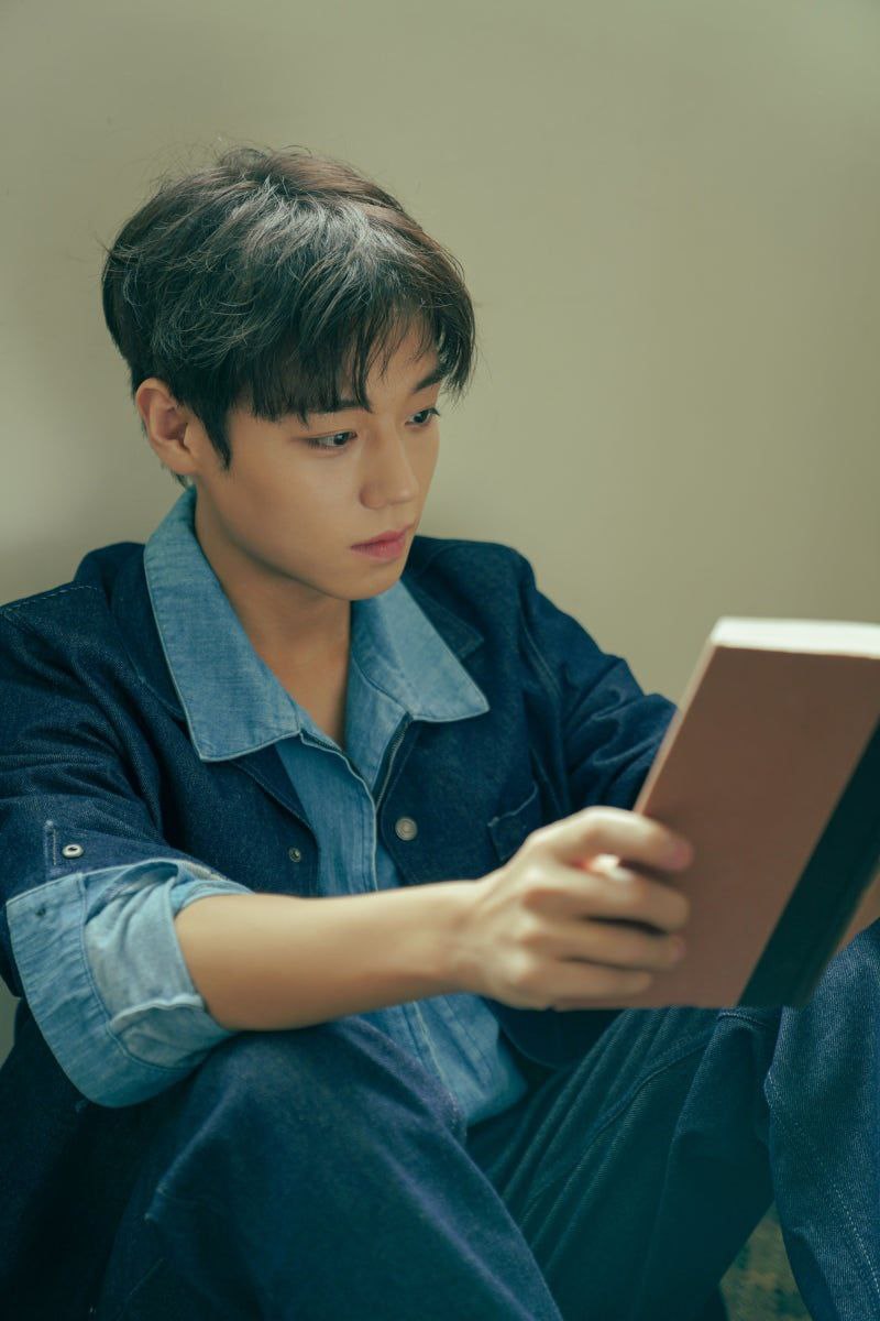 Behind-the-scenes cut of Park Jihoon