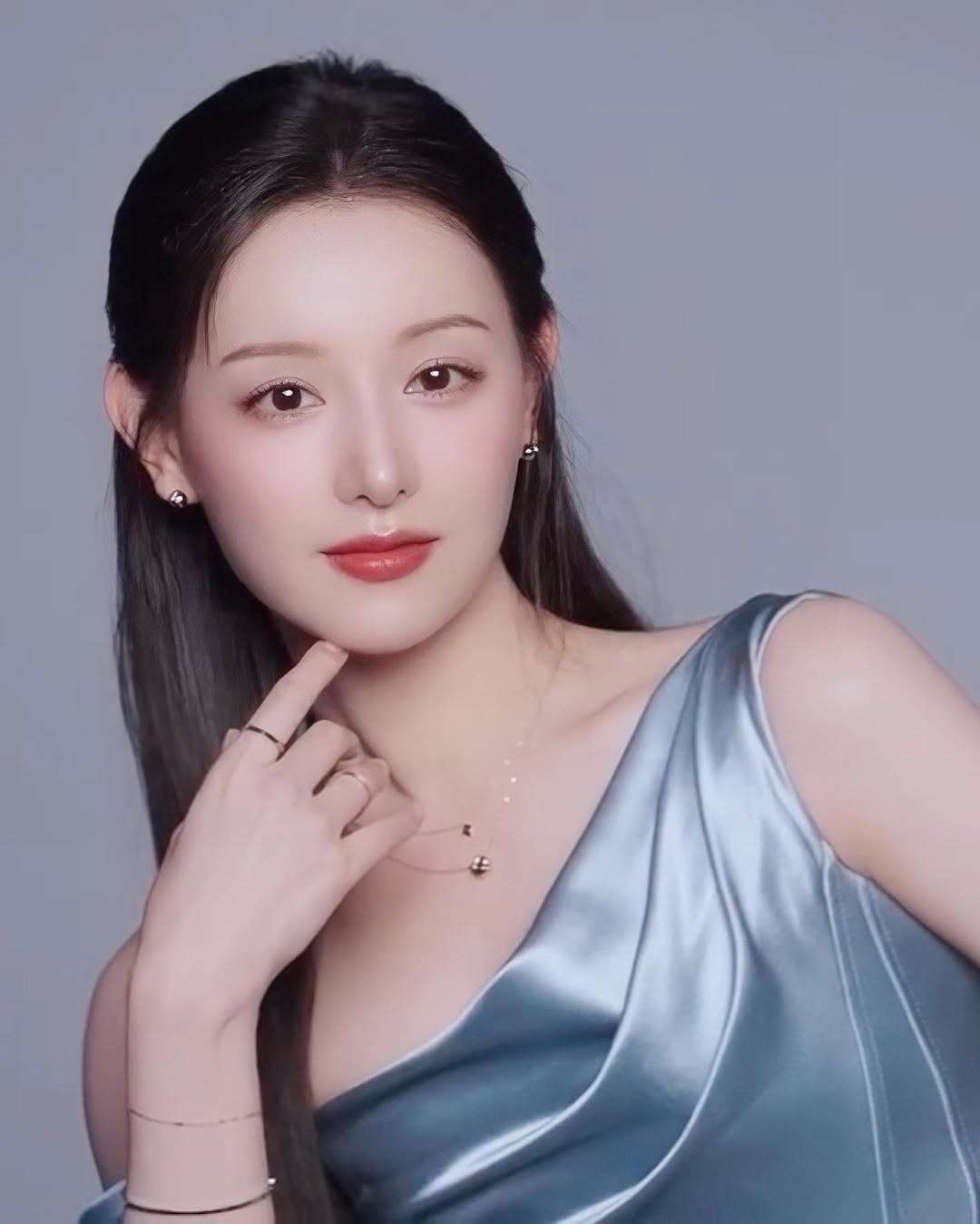 Behind-the-scenes cut of Kim Jiwon