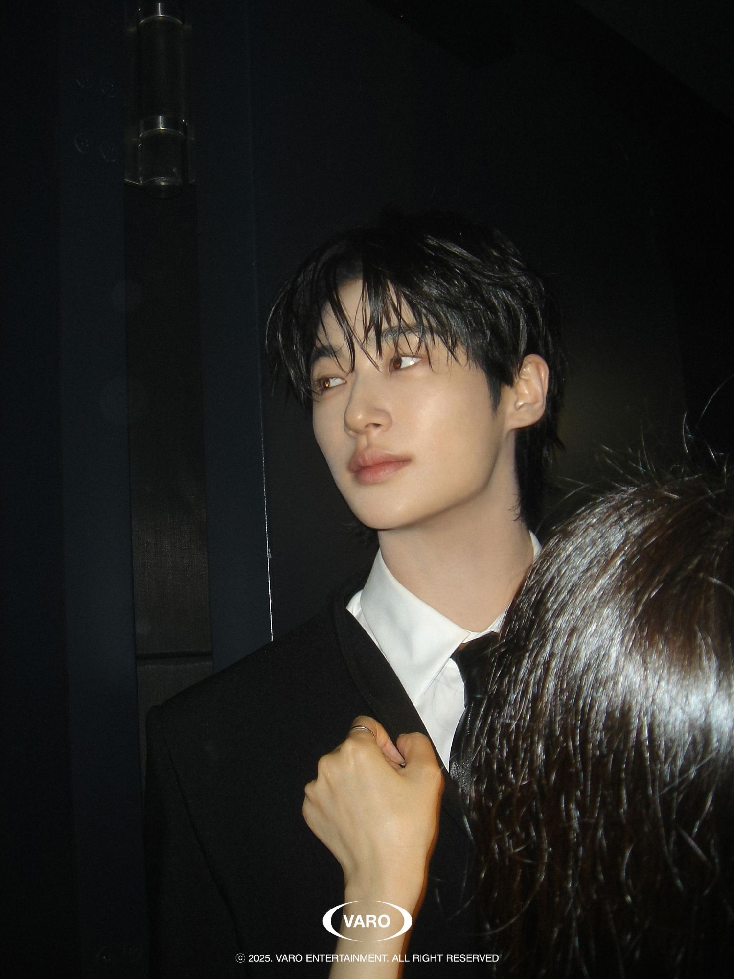 Behind-the-scenes cut of Byeon Wooseok