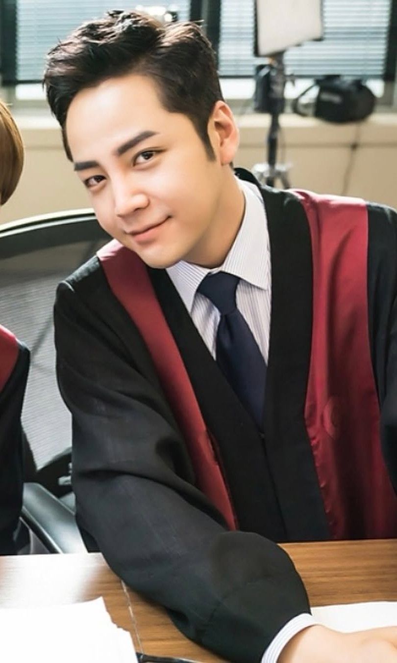 A moment captured by a fan of Jang Geunsuk