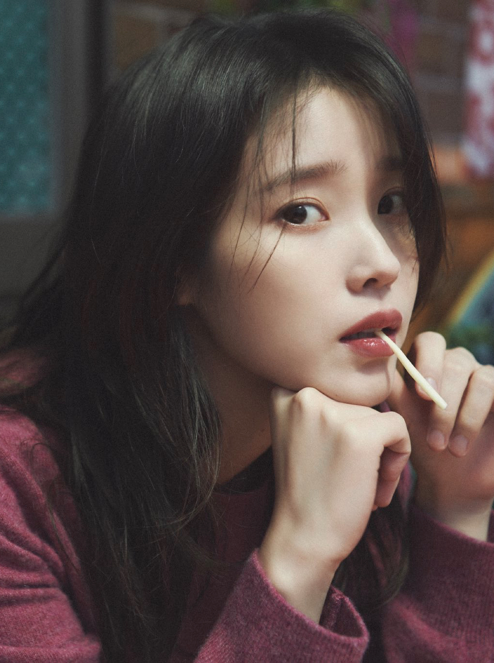 Behind-the-scenes cut of IU