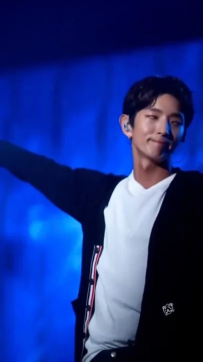 Momen yang diabadikan oleh penggemar Lee Joongi