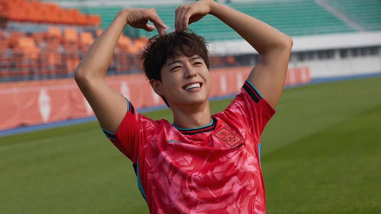 A moment captured by a fan of Park Bogum