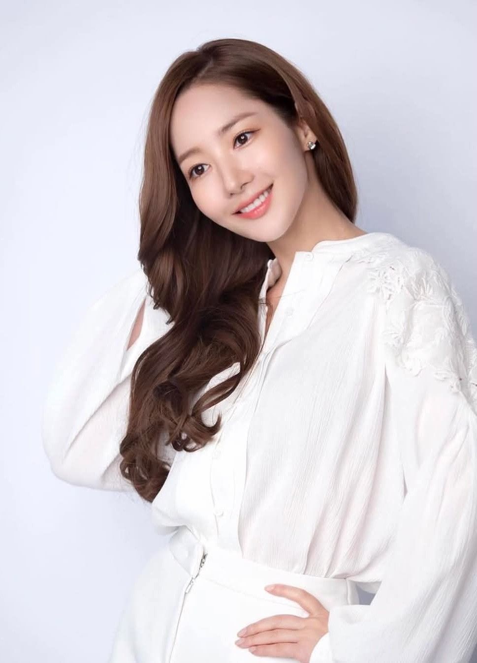 Behind-the-scenes cut of Park Minyoung