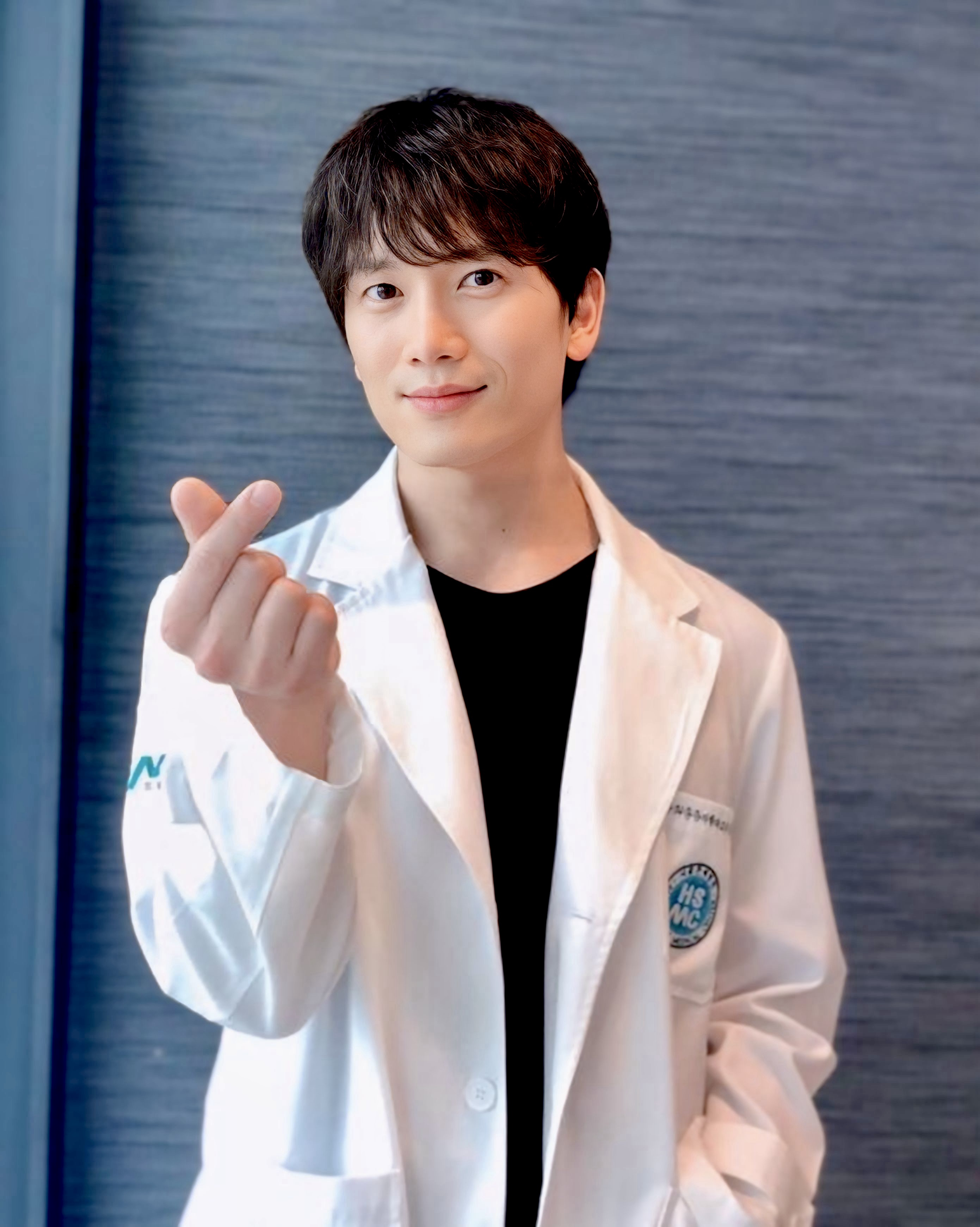 Behind-the-scenes cut of Ji Sung