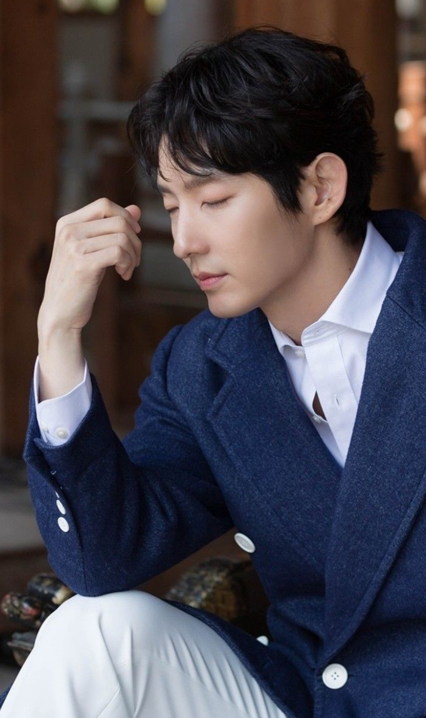 Recent activity shot of Lee Joongi
