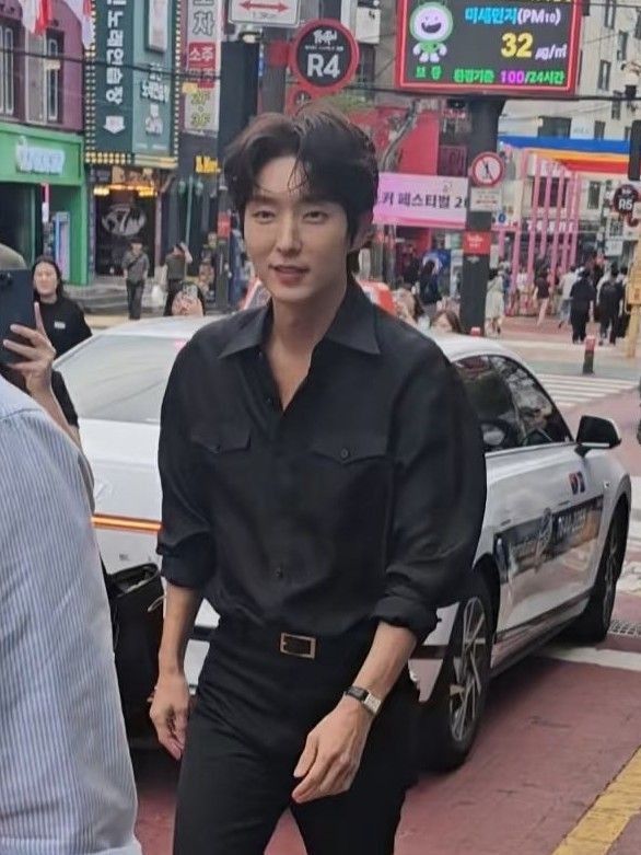 A moment captured by a fan of Lee Joongi