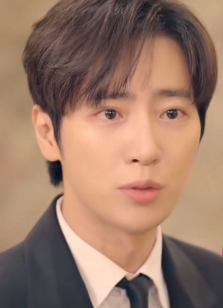 A moment captured by a fan of Lee Sangyeob