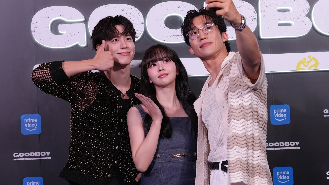 Behind-the-scenes cut of Park Bogum