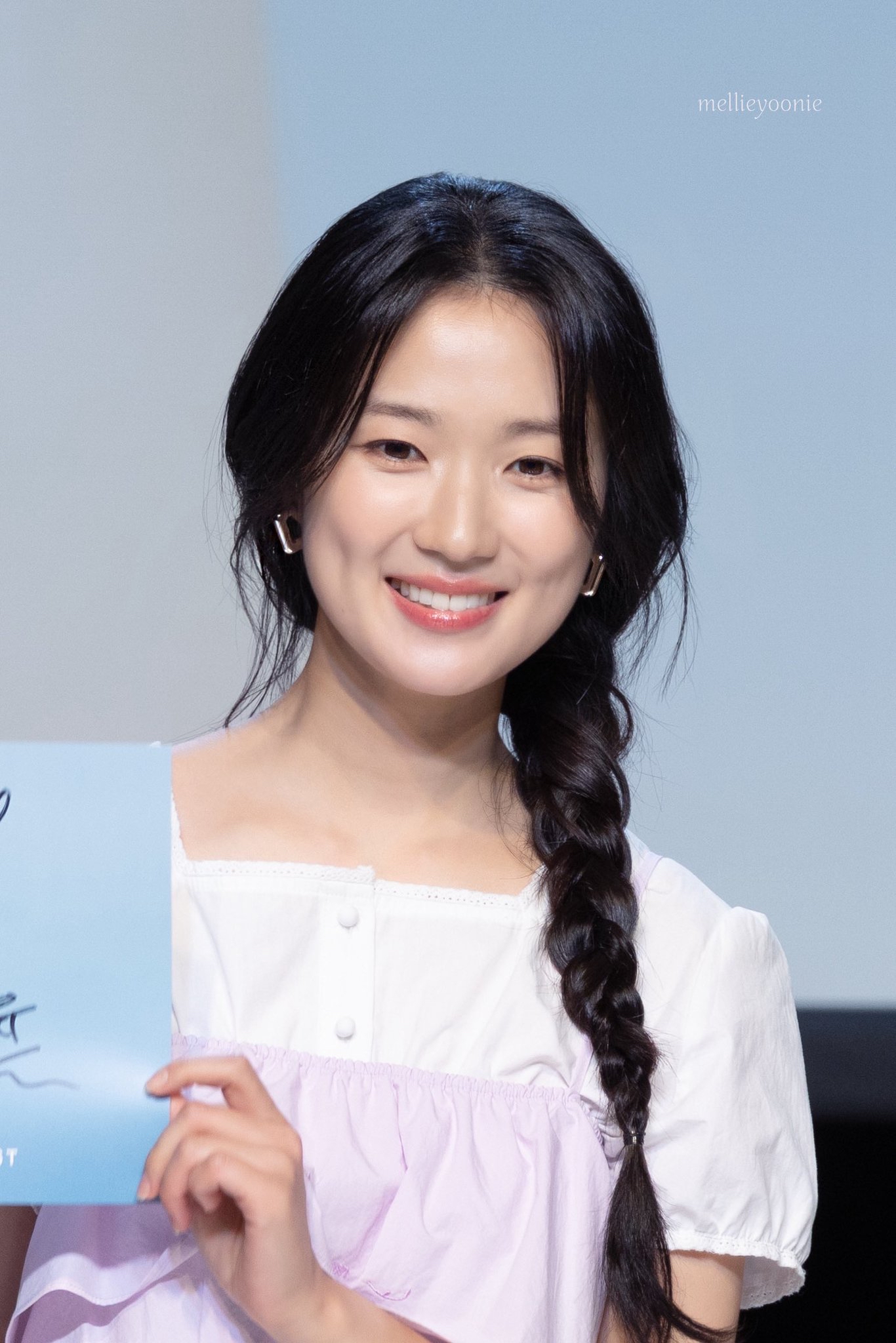Behind-the-scenes cut of Kim Hyeyoon