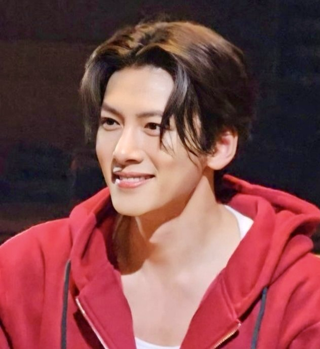 Behind-the-scenes cut of Ji Changwook