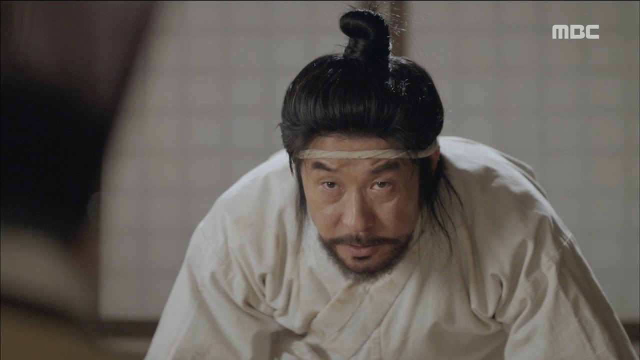 ユン・ギュンサンの最近の活動ショット