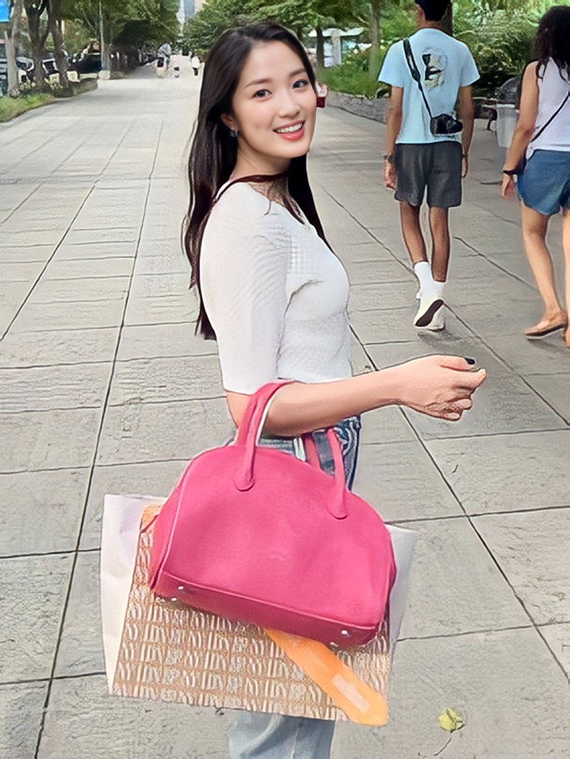 A moment captured by a fan of Kim Hyeyoon