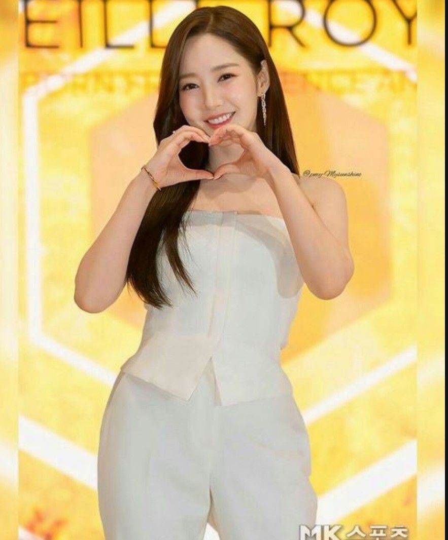 Behind-the-scenes cut of Park Minyoung