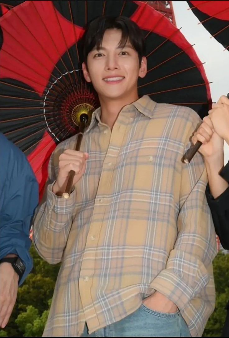 Behind-the-scenes cut of Ji Changwook