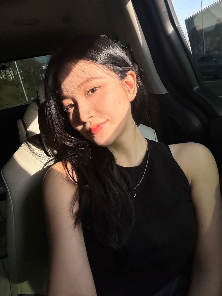 Recent activity shot of Yeri (1999)