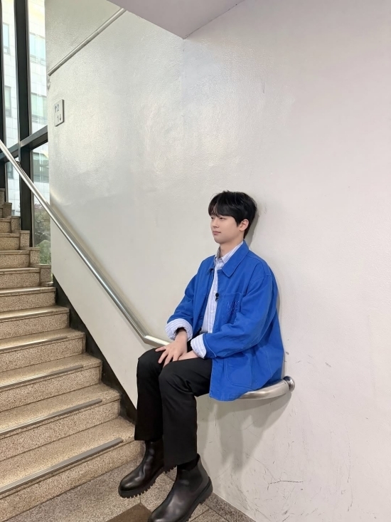 粉丝拍下的李灿元瞬间