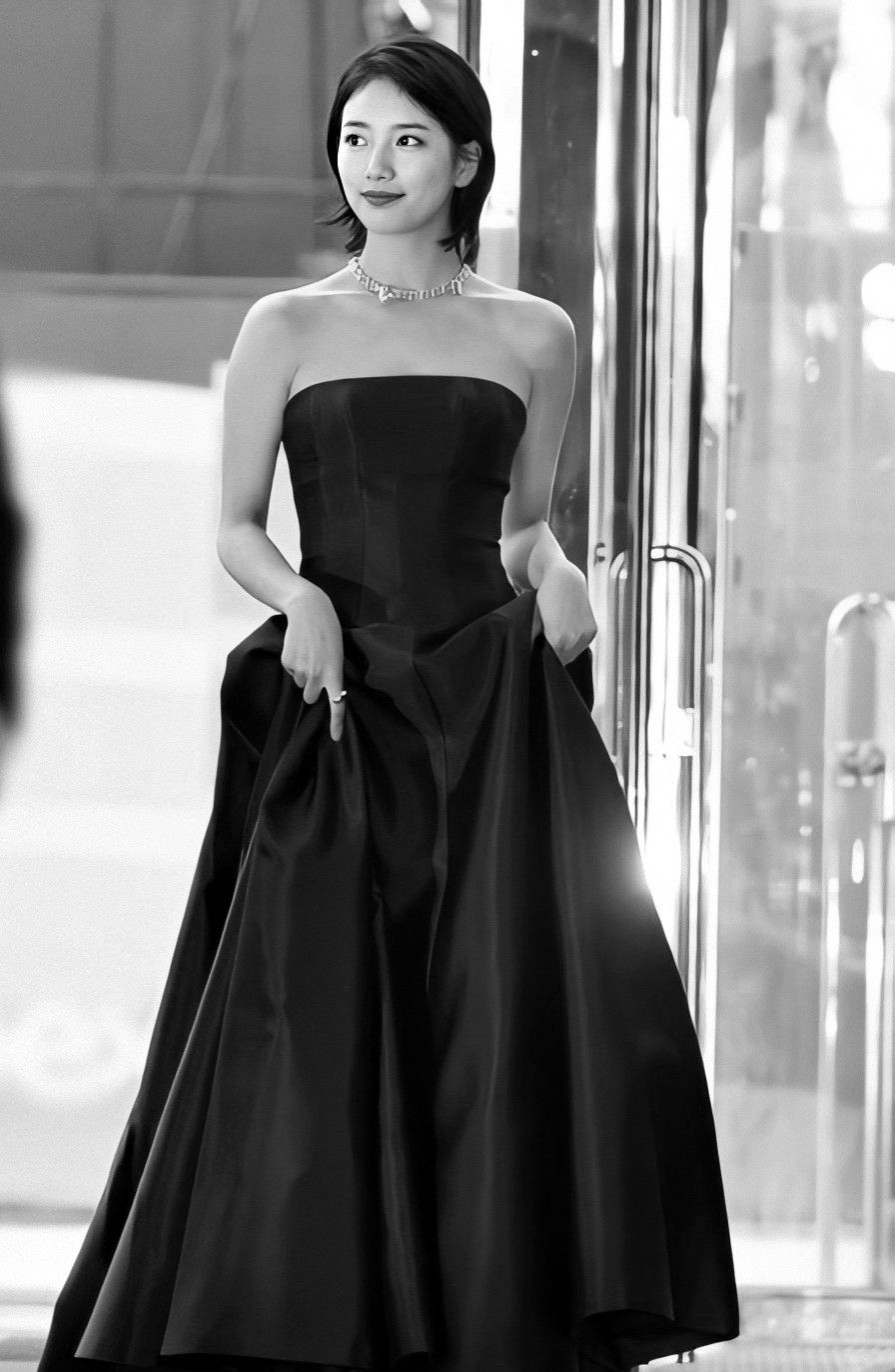 Recent activity shot of Bae Suzy