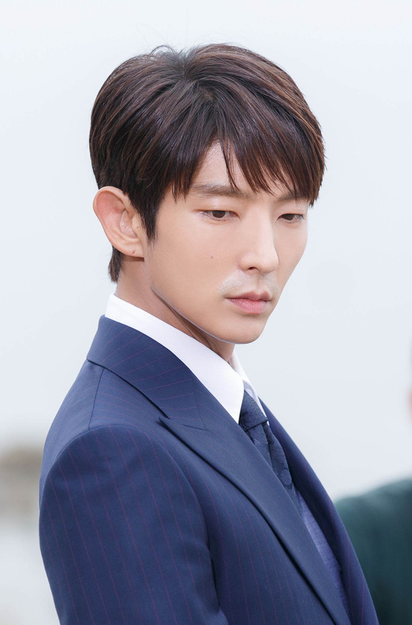 Behind-the-scenes cut of Lee Joongi