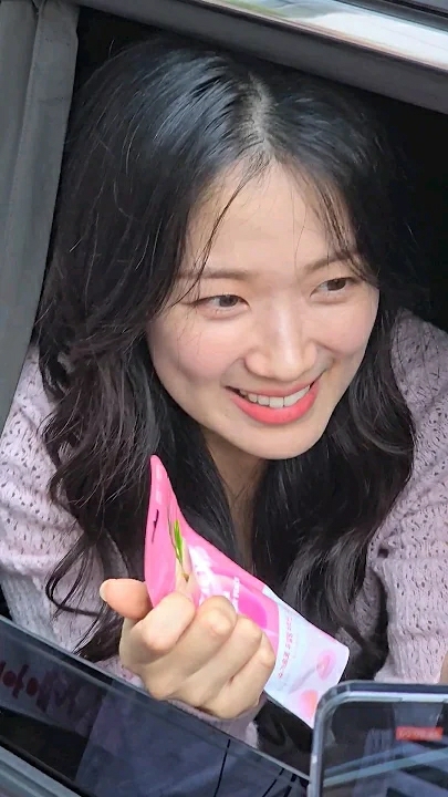 Behind-the-scenes cut of Kim Hyeyoon