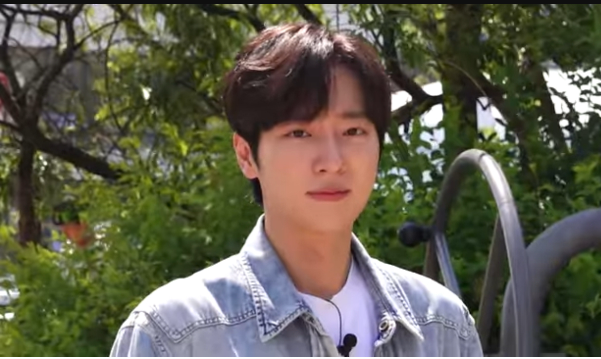 Behind-the-scenes cut of Lee Sangyeob