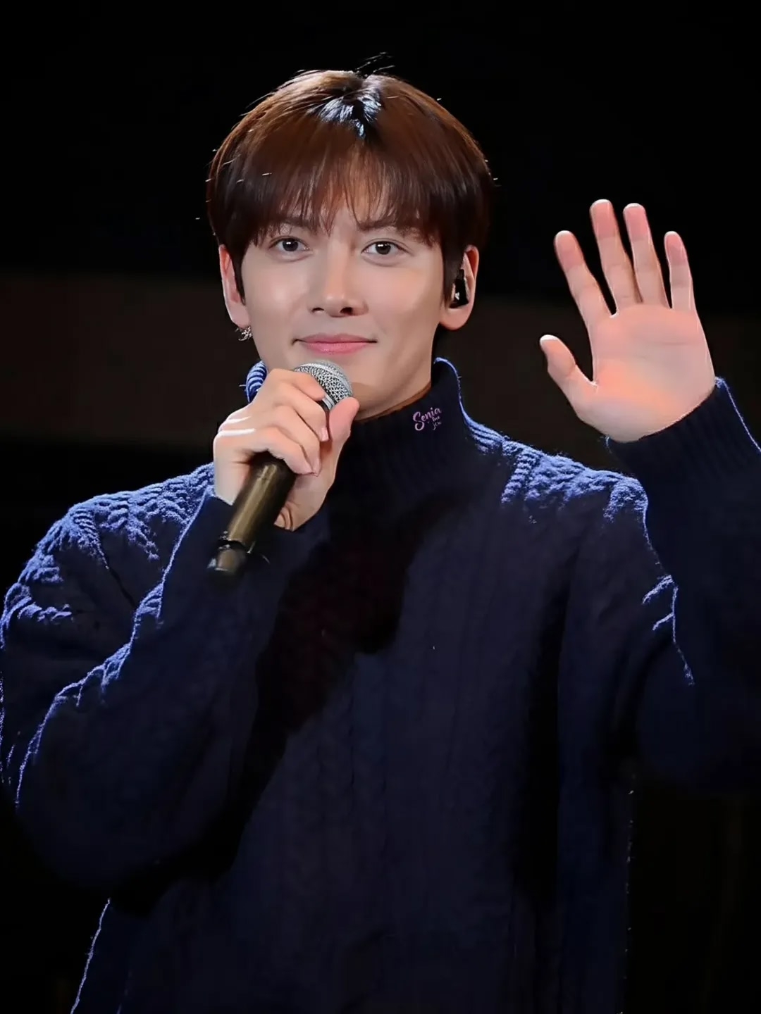 粉丝拍下的池昌旭瞬间