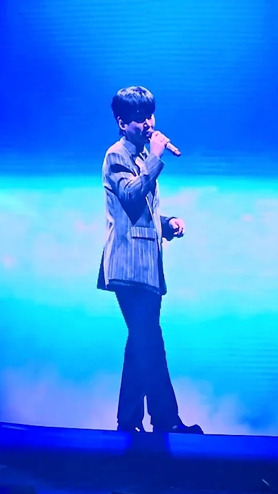 Emotional wallpaper shared by fans for Hwang Youngwoong