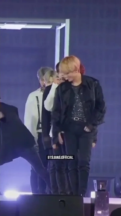 Today's popular wallpaper in Kim Taehyung (V) community