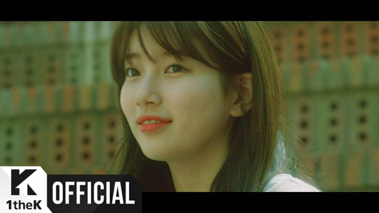 A moment captured by a fan of Bae Suzy