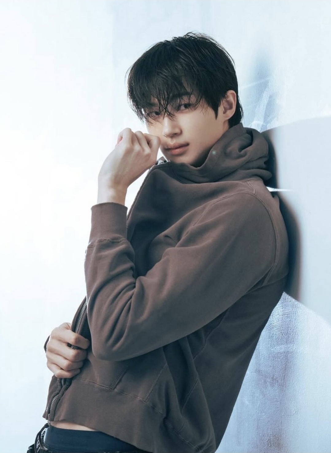 Behind-the-scenes cut of Byeon Wooseok