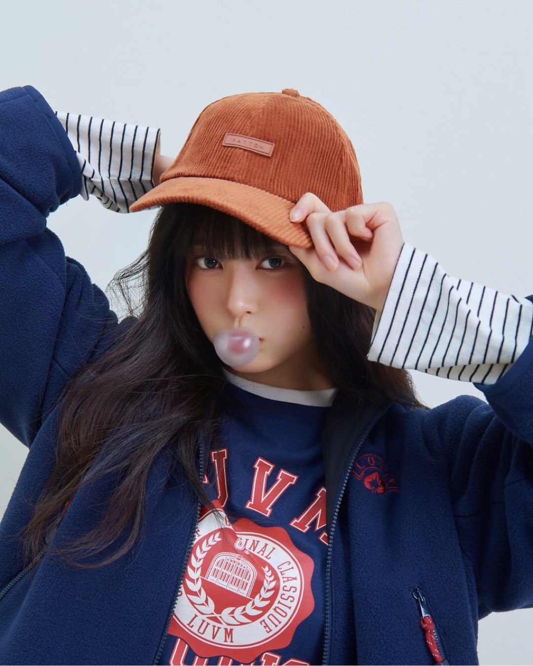 Behind-the-scenes cut of Kim Minju
