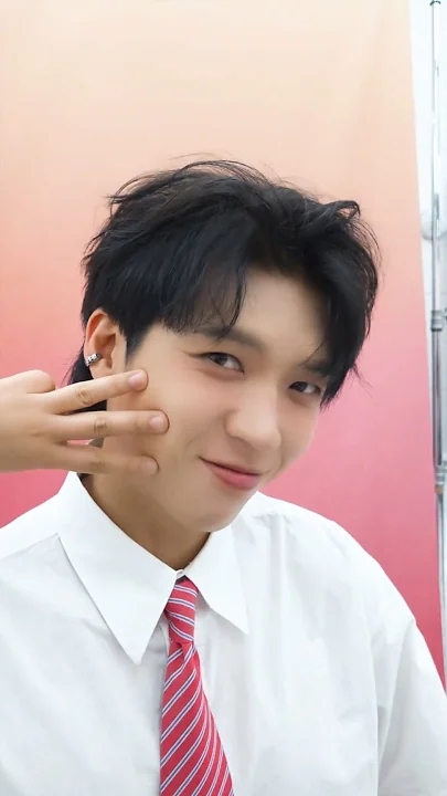 Emotional wallpaper shared by fans for Nam Woohyun