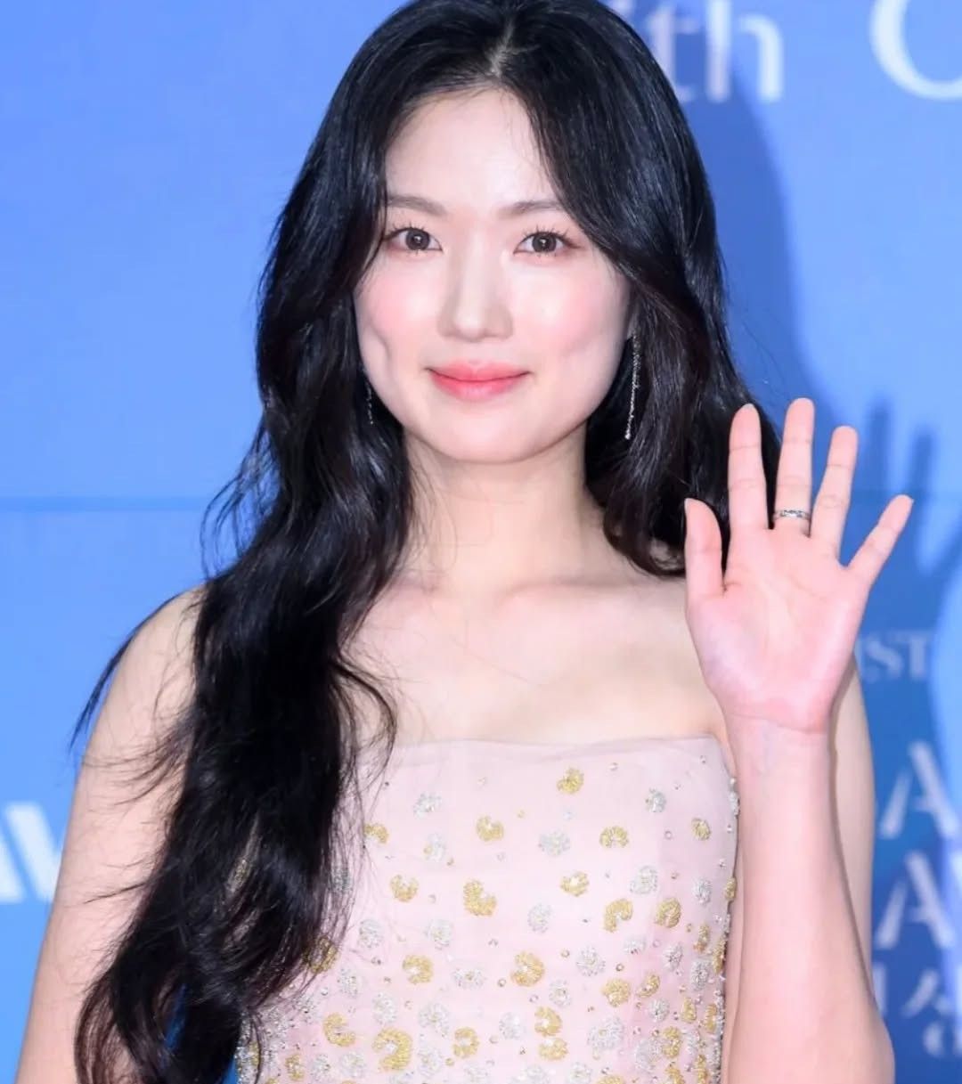 Behind-the-scenes cut of Kim Hyeyoon