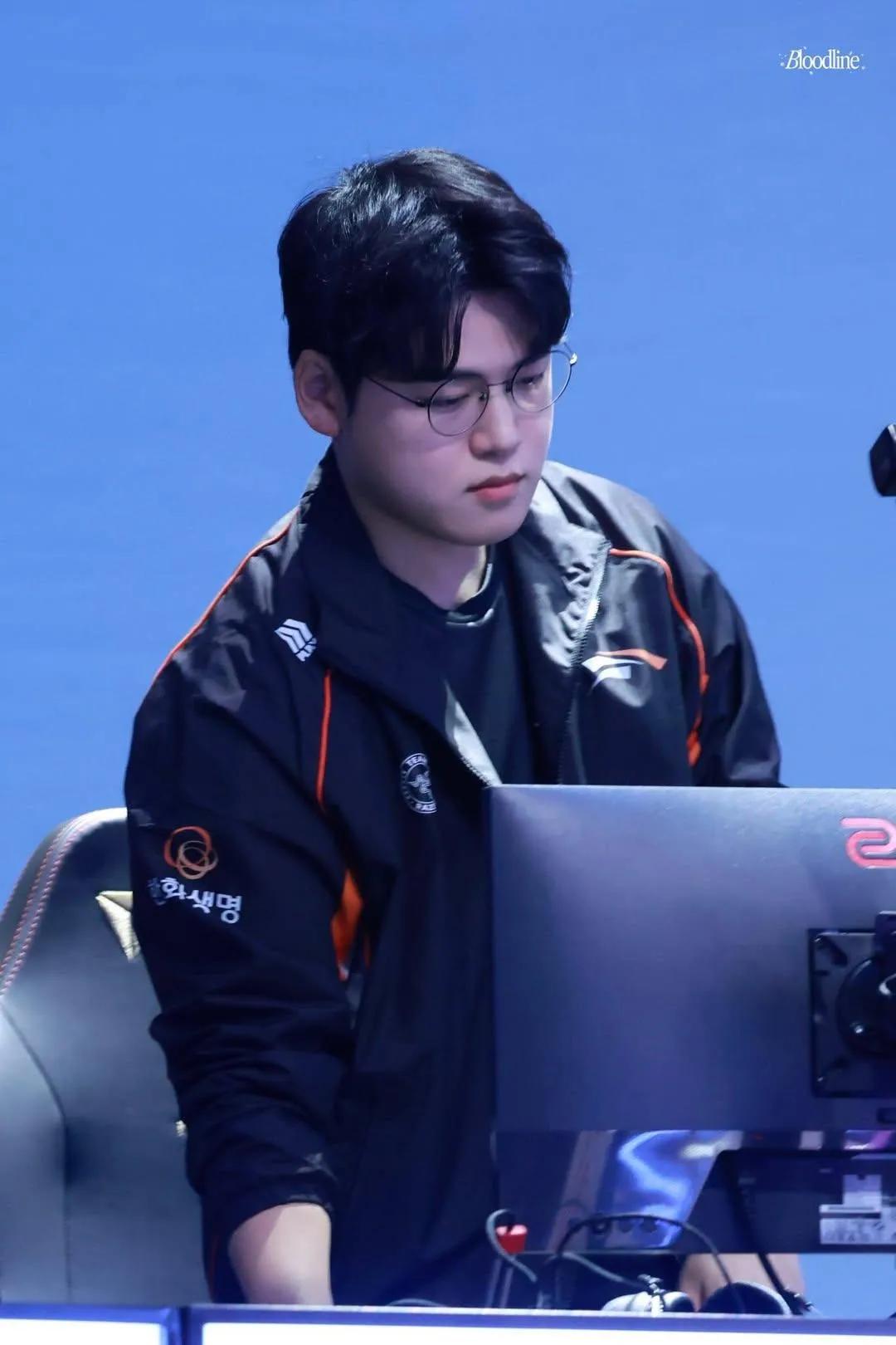 Behind-the-scenes cut of Gumayusi