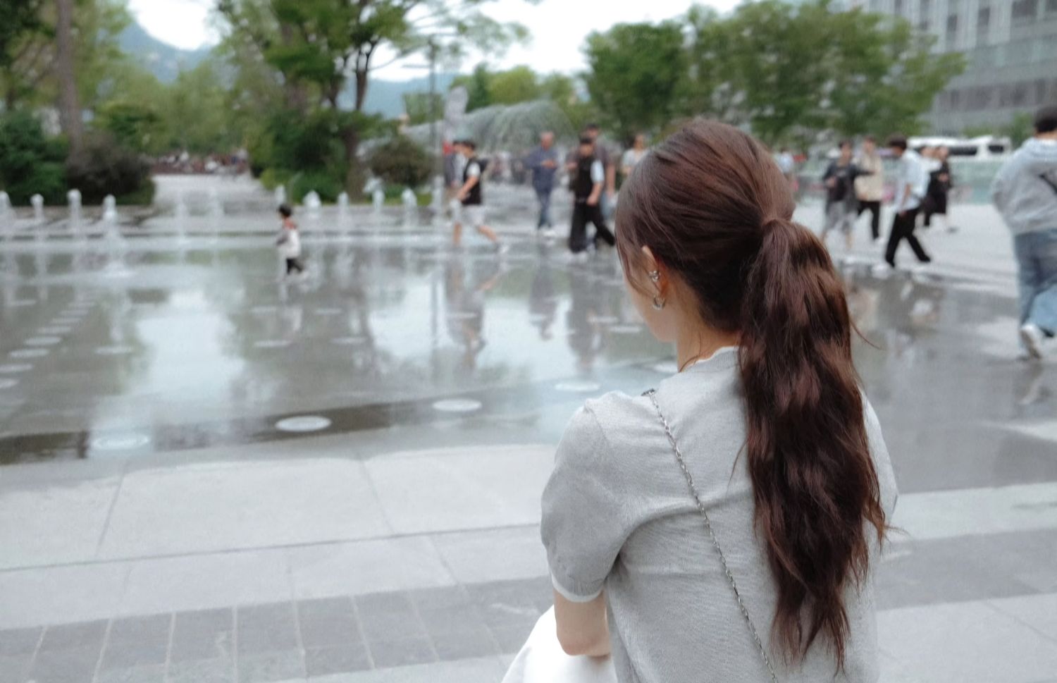 Behind-the-scenes cut of Lee Seyoung