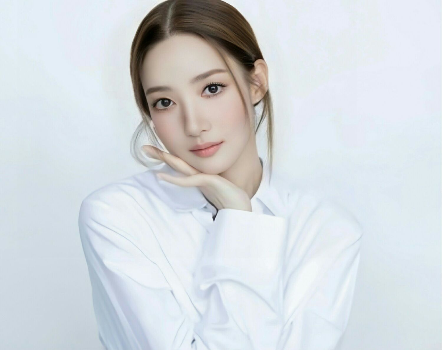 Behind-the-scenes cut of Park Minyoung