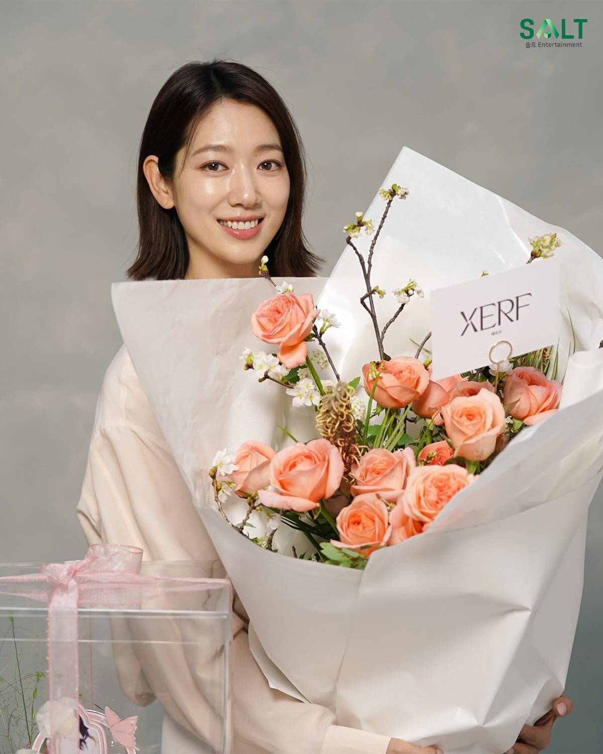 Behind-the-scenes cut of Park Shinhye