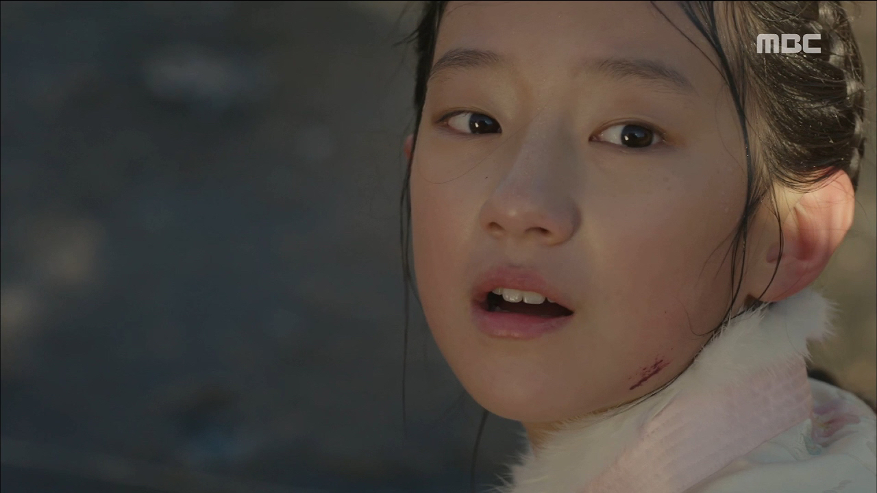 Behind-the-scenes cut of Yoon Kyunsang