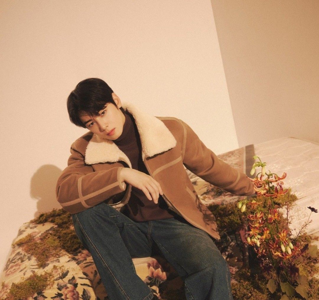 Behind-the-scenes cut of Cha Eunwoo