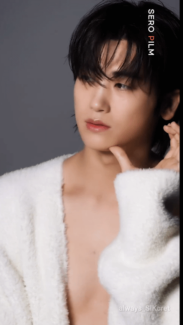 A moment captured by a fan of Park Hyungsik