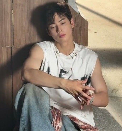 Latest photo of Cha Eunwoo