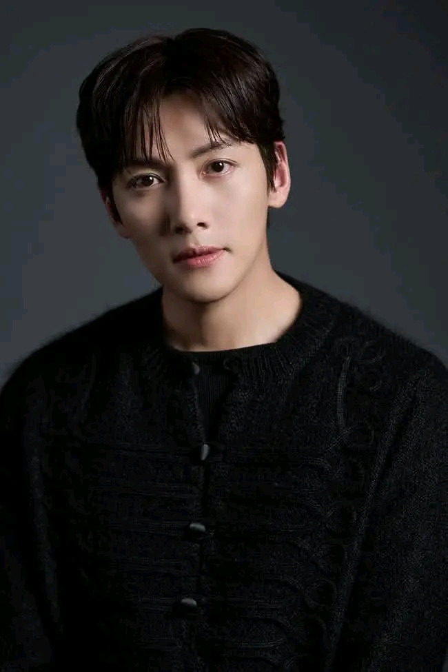 Behind-the-scenes cut of Ji Changwook
